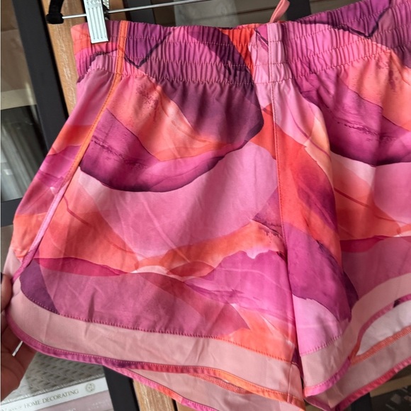 ATHLETA Workout shorts running Printed Mesh Racer 4" Run zipper pocket tie dye - Picture 5 of 8